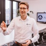 Julian Kissel von der Aliru GmbH über Sally AI: Automatische Meeting-Transkription – Hype oder echter Mehrwert?